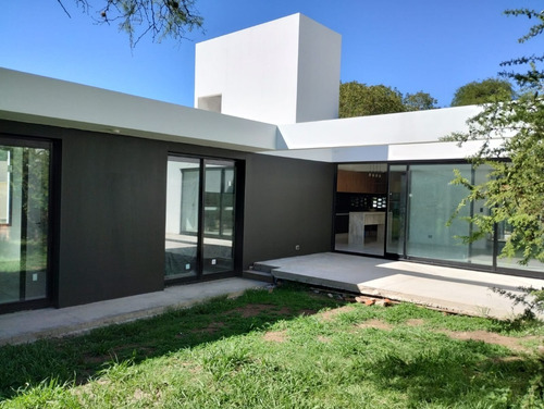 Imagen 2 de 14 de Vendo Casa A Estrenar De 3 Dor , Villa Allende Golf.
