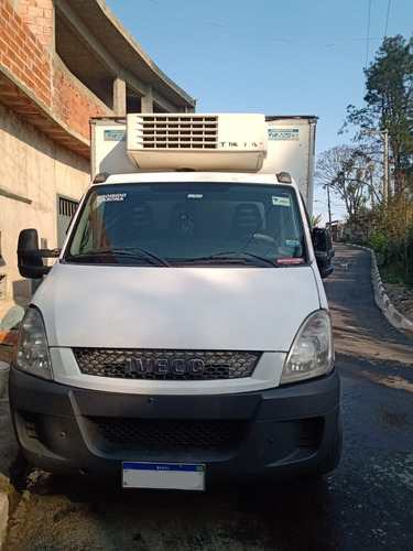Imagem 1 de 10 de Caminhão Iveco 17c17 Ano 2014 Baú Refrigerado