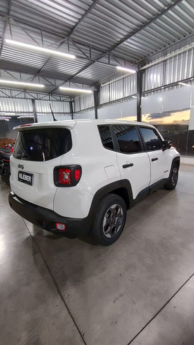 Jeep Renegade 1.8 Flex Aut. 5p