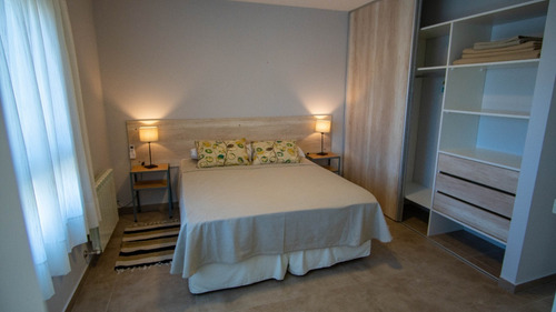 Casa En Alquiler En Pinamar. Para 16 Personas A 300 Metros Del Mar
