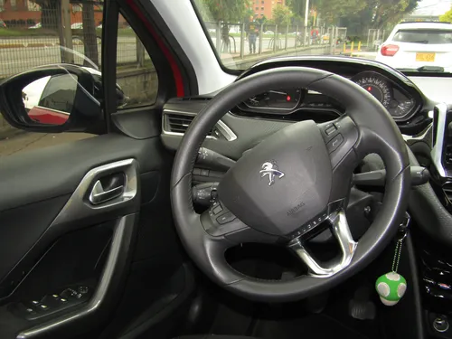 Peugeot 2008 1.2 Francesa Allure Mt