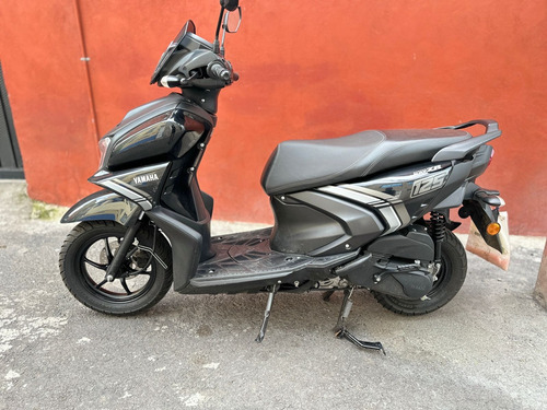 Yamaha Ray Zr 125 2025 Color Negra Con 9000 Km En Excelentes