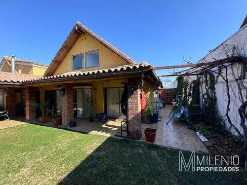 Casa Con Amplio Patio, Parque Rojas Magallanes