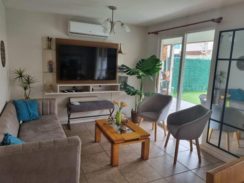 Amplia Y Luminosa Casa En Condominio Los Coihues, Larapinta