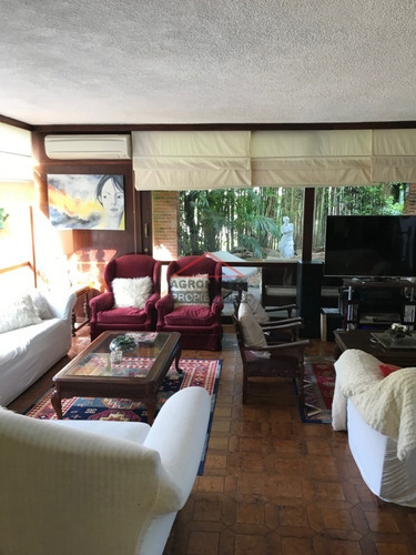 Casa En Mansa, 5 Dormitorios *- Ref: 3183