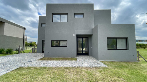 Casa En Venta En Puertos Del Lago Barrio Ceibos A Estrenar