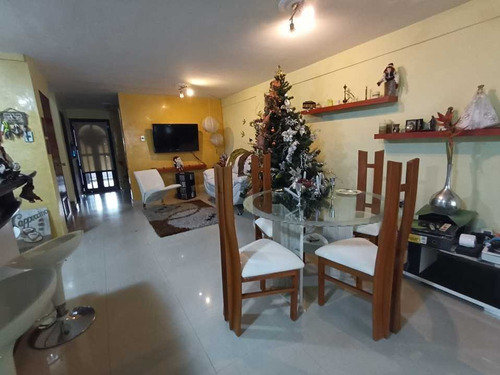 Imagen 2 de 17 de Se Vende Town House Amoblado En Urb Campo Claro, Av Bella Vista