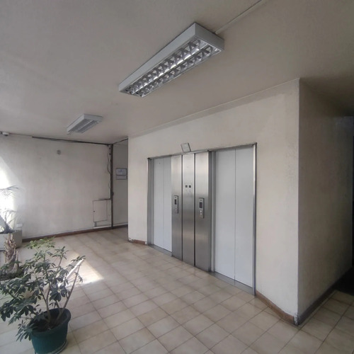 Arriendo Oficina De Planta Libre De 30m2 En Sector Prat