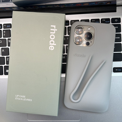 B // Rhode Funda Para iPhone + Labial Rhode Incluido