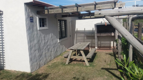 Imagen 7 de 9 de Punta Negra / Piriapolis - Linda Casa A Pasos Del Mar