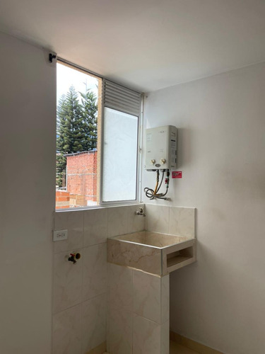 Venta De Apartamento En Barrio Cristobal Con Excelente Area