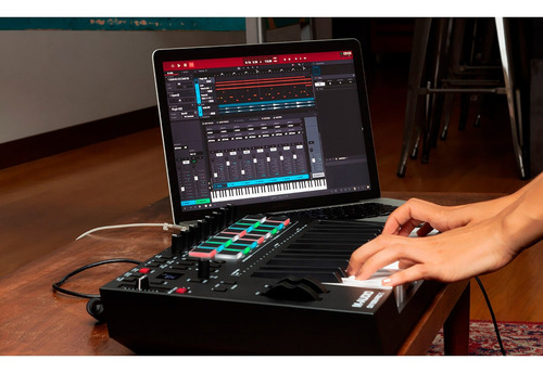 Teclado Controlador Maudio Oxygen Pro 25 Pads Sensiveis Midi