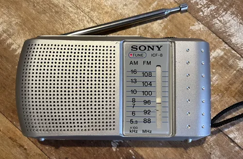 Rádio Sony Icf-8 Prata - Funcionando Perfeitamente Rádio Sony Icf-8 Prata - Funcionando Perfeitamente