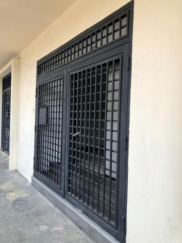 Imagen 2 de 11 de Venta De Local A Pie De Calle//negocio - Oficina// Los Cedros