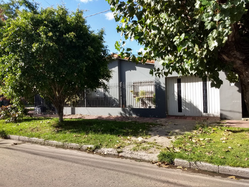 Chalet En Venta Temperley 2 Dormitorios Garage Permuta Caba