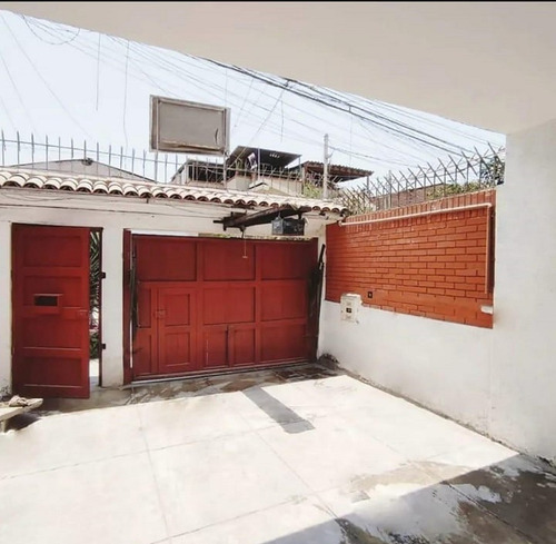 Imagen 2 de 14 de Remato Acogedora Casa Cerca C. Comercial Y Estación Metro
