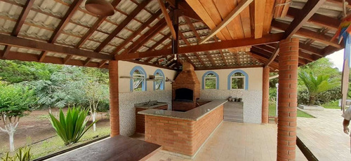 Imagem 16 de 30 de Chácara Em Guararema Excelente Padrão Com 04 Dormitórios, Sendo 03 Suítes, Piscina, Churrasqueira, Pomar, Horta, Área Verde, Vale A Pena Conferir!! - Sp - Ch0001_asi