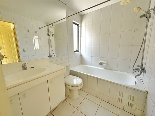 Casa En Arriendo De 5 Dorm. En Huechuraba