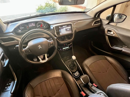 Imagen 5 de 25 de Peugeot 2008 1.6 Sport 2017