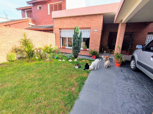 Casa 3 Ambientes Villa Luzuriaga Venta Mas Departa