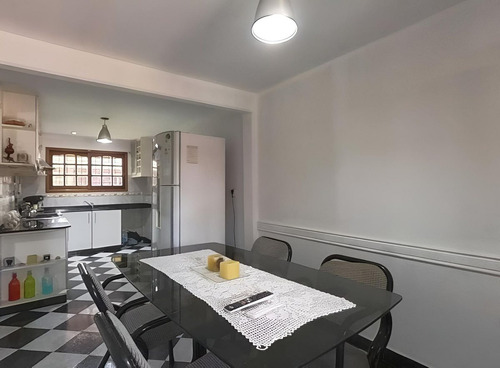 Casa En Venta Hurlingham 5 Amb Garage Jardín Impec