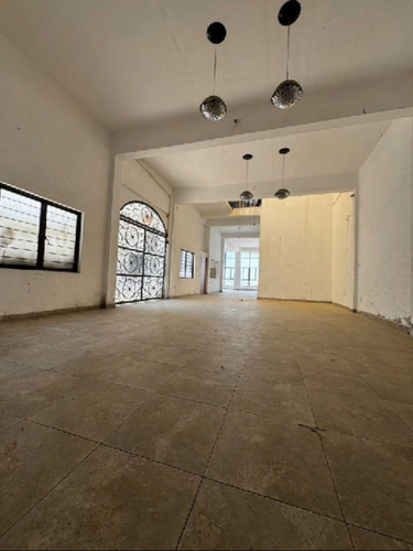 Edificio Multiusos Con Locales En Padierna.