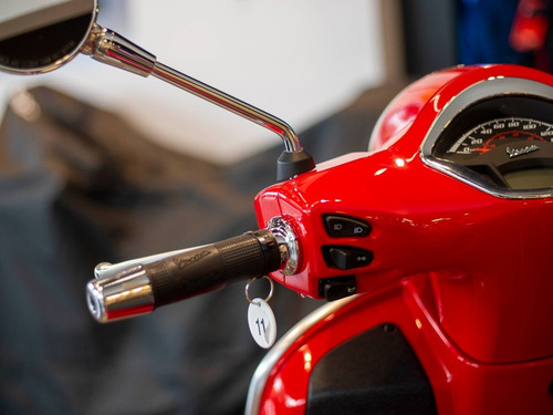 Imagen 8 de 25 de Vespa Gts 300 Super Roja Entrega Inmediata