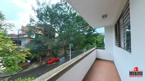 Casa En Arriendo En Medellín - La Floresta