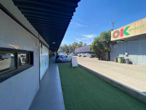 Local Comercial Av Chicureo - Strip Center