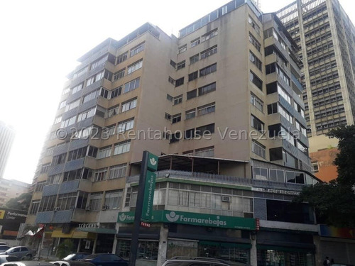 Chacao Altamira Apartamento En Alquiler Remodelado 105 Metros Cuatro Habitaciones Dos Baños Sin Puesto De Estacionamiento Cerca De Restaurantes, Colegios, Centros Comerciales, Listo Para Habitar.