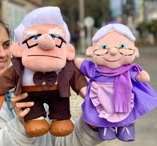 Imagen 5 de 10 de Pareja Abuelitos Peluche Carl Y Elie Up 40cms Premium