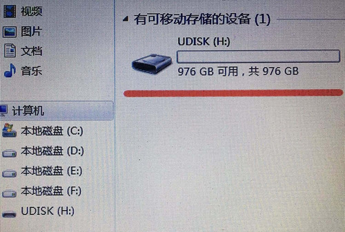 Imagen 4 de 11 de Pendrive Con Memoria De 1 Tb | Usb 2.0 / Dorado | Giratorio