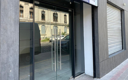 Arriendo Local Comercial 43,21 M2 + Subt. 45,51 M2, Metro Ul
