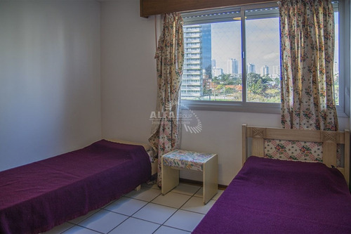 Imagen 14 de 18 de Apartamento De 3 Dormitorios Con Parrillero En Venta, Edif. Cap Breton. Playa Mansa.