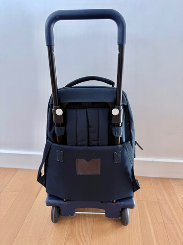 Mochila Escolar Con Carrito Azul Liso (Usado)