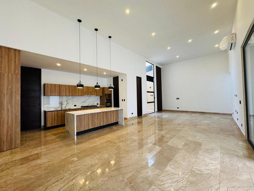 Residencia En Renta En Xcanatún, Mérida