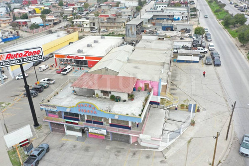 Plaza Comercial En Venta Frente A Plaza Del Tigre, Tijuana Baja California.