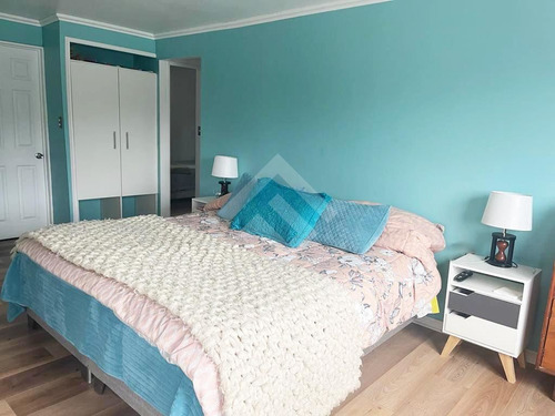 Casa En Venta De 7 Dorm. En Concón