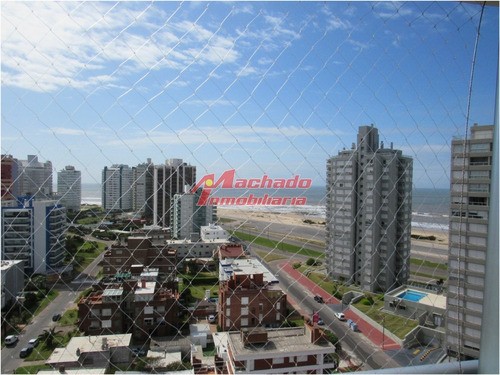 Hermoso Apartamento En Torre Nueva De Categoria A Pasos Del Mar- Ref: 3426