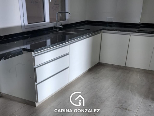 Edificio Comercial En Centenario Base Operativa