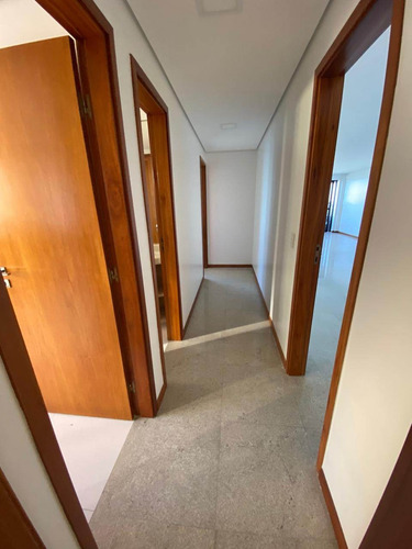 Imagem 4 de 12 de Apartamento Com 3 Suítes Na Jatiúca Por R$1.800.000,00!! - 540