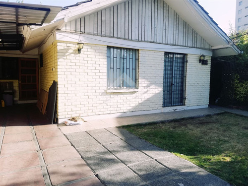 Casa En Venta De 5 Dorm. En Las Condes