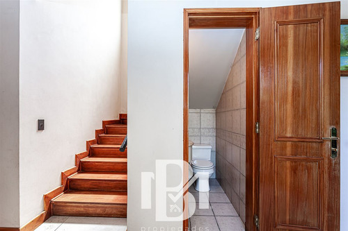 Casa En Venta De 6 Dorm. En Las Condes
