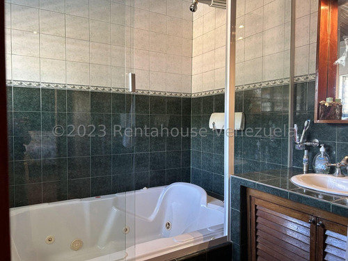 Casa En Venta En Macaracuay Caracas Calle Cerrada Piscina Parrillera Jacuzzi