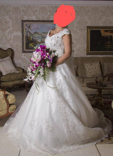 Vestido De Novia, Con Su Respectivo Velo