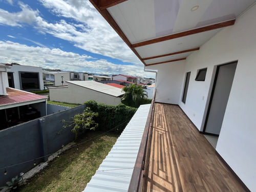 Vendo Casa En Condominio Hacienda El Coyol, Reciente Construcción Y Patio Muy Amplio