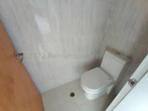 Apartamento Penthouse En Venta Obra Limpia Con Planta Electrica Jardin Piscina Cancha Tenis Planta Estef 24-5713