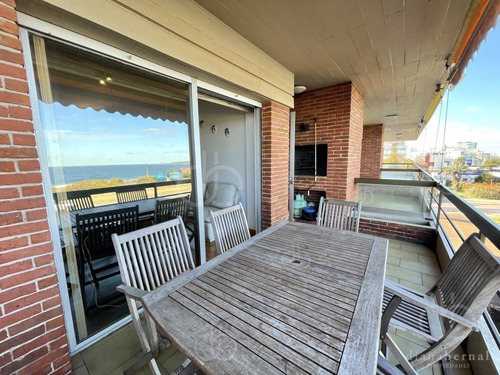 Imagen 3 de 15 de Apartamento En Venta En Primera Fila De Playa Mansa Con Parrillero Y Estufa A Leña
