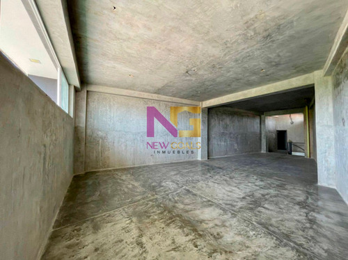 Local Comercial Ubicado En La Av. Llano Adentro