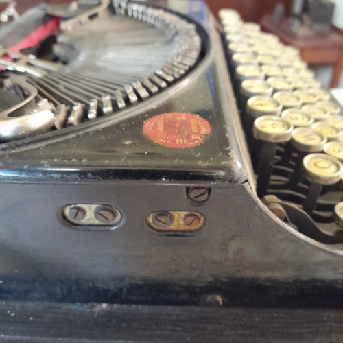 Antigua Máquina De Escribir Remington Portátil V/ Envío (Usado)